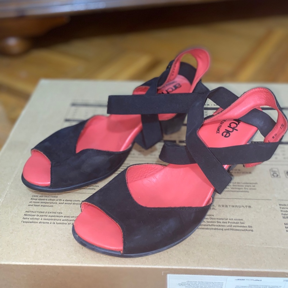 ❌SOLD❌Sandals